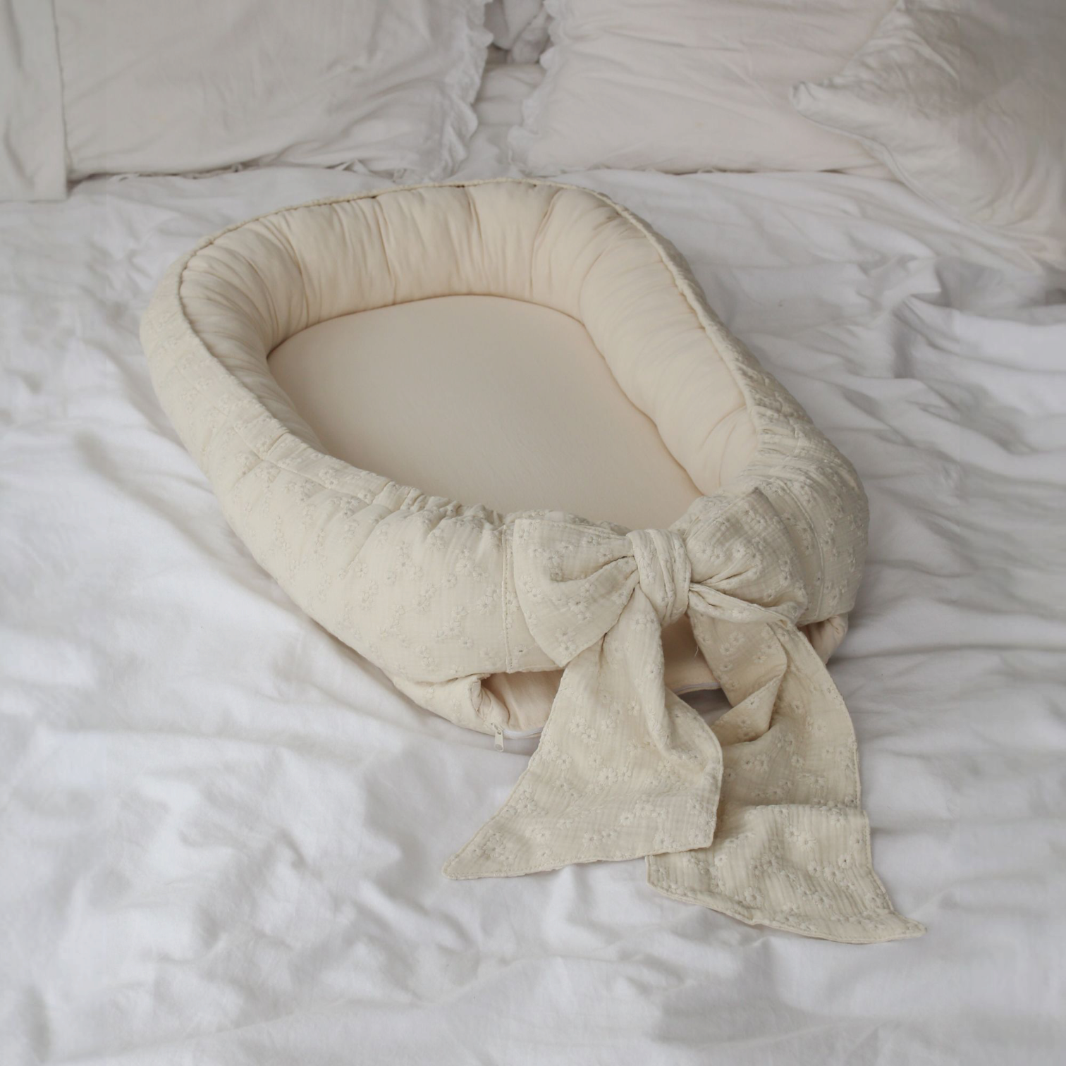 Babynest bow embroidery