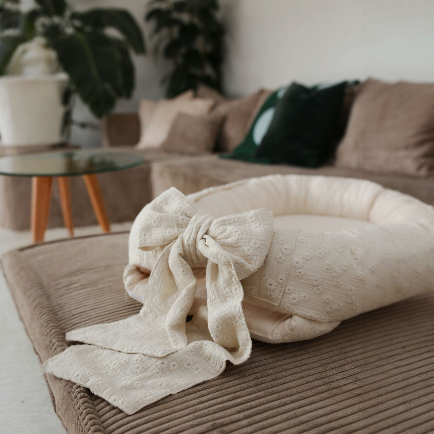 Babynest bow embroidery