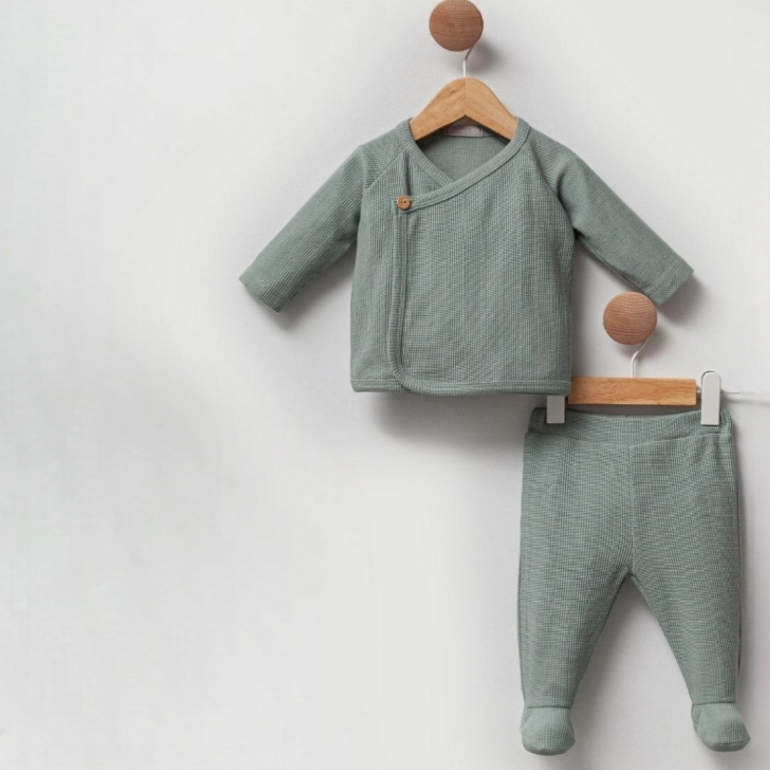Earthy green babyset - Liam & Lilly