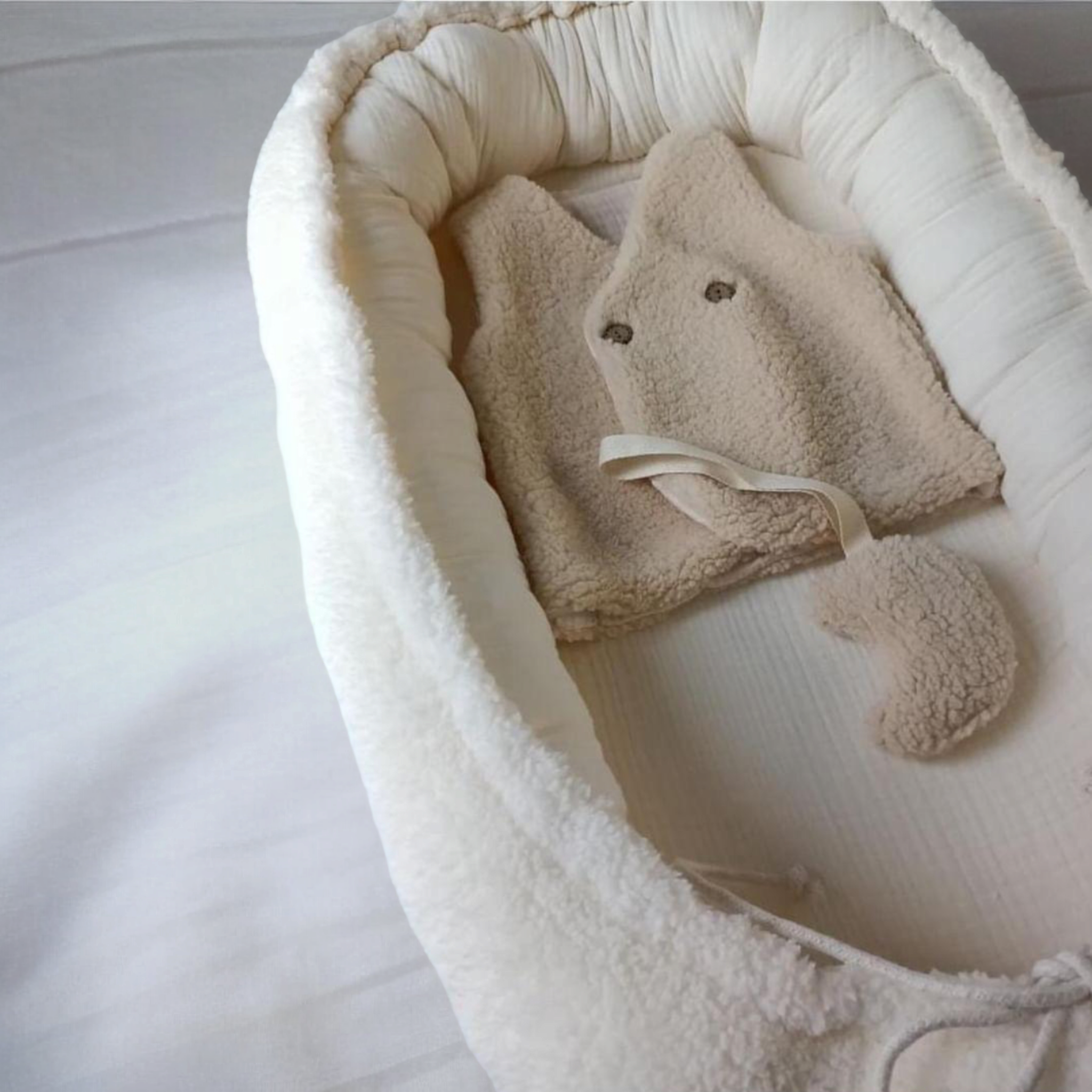 Soft teddy babynest