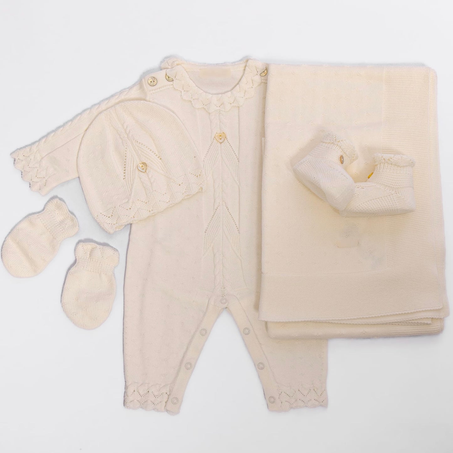 Newborn white five-pieces babygirl giftset