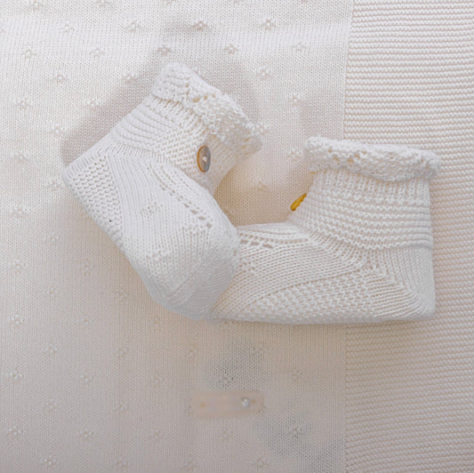 Newborn white five-pieces babygirl giftset