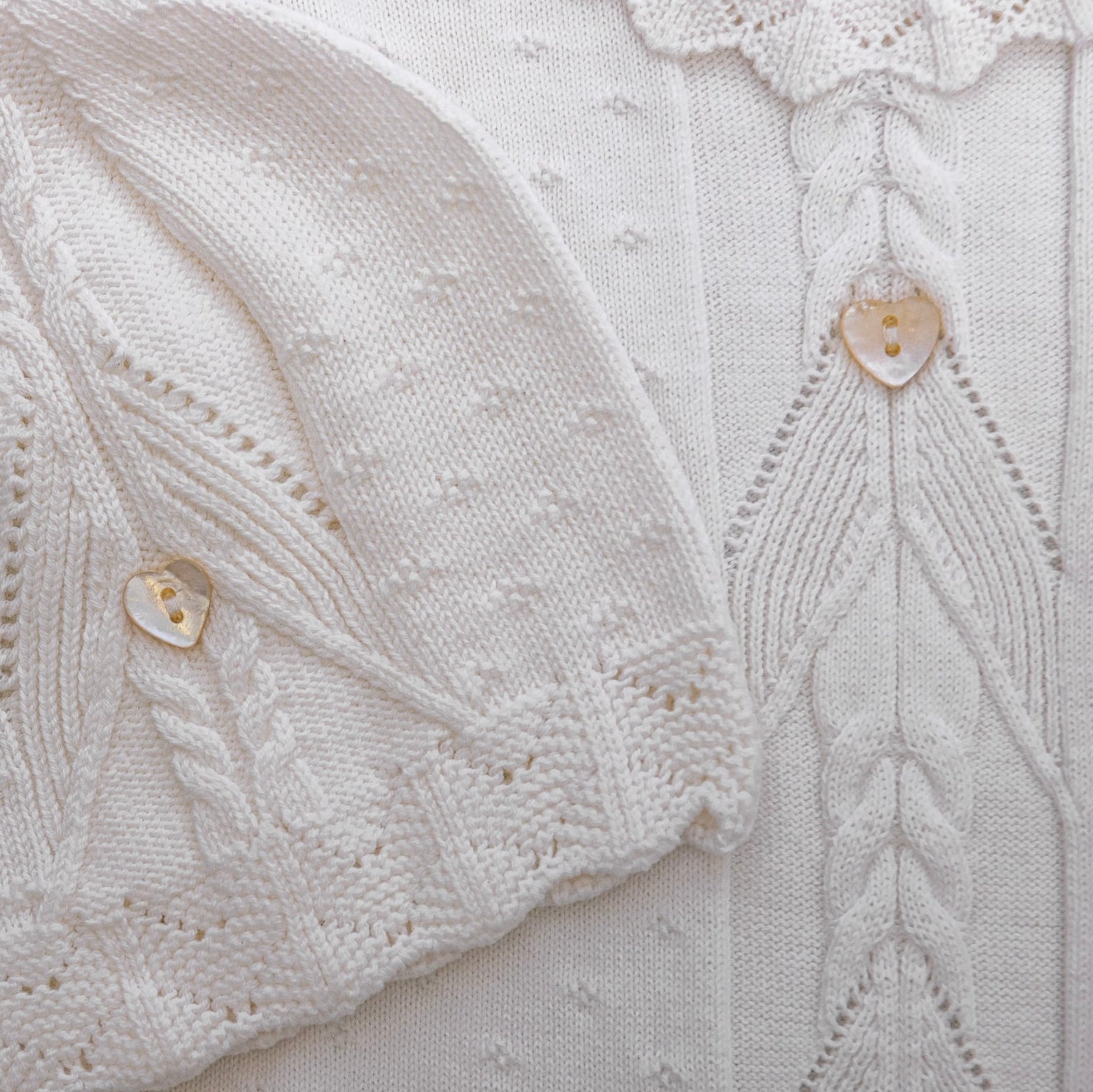 Newborn white five-pieces babygirl giftset