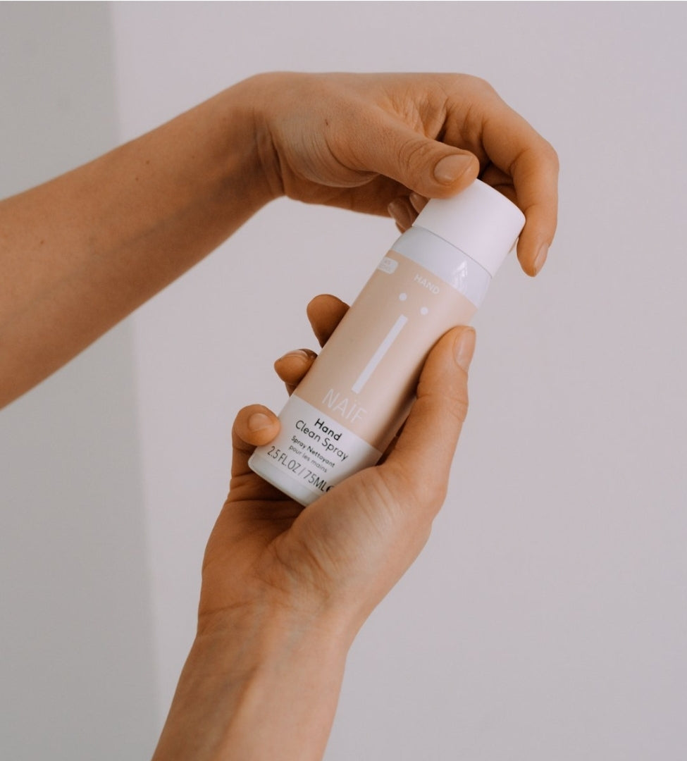 Naïf hand spray