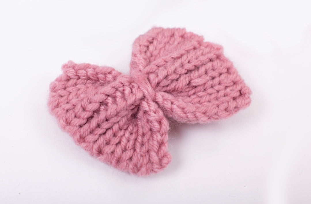 Knitted hair clip bow