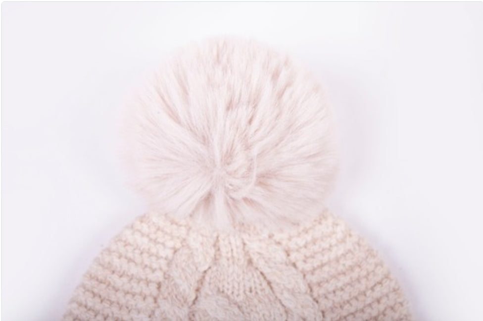 Beanie with fluffy - Liam & Lilly