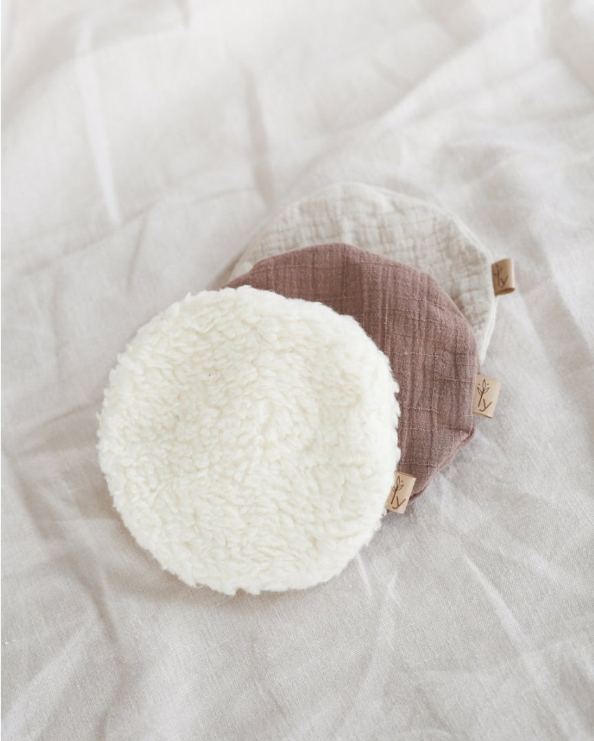 Cherry pits pillow - Liam & Lilly