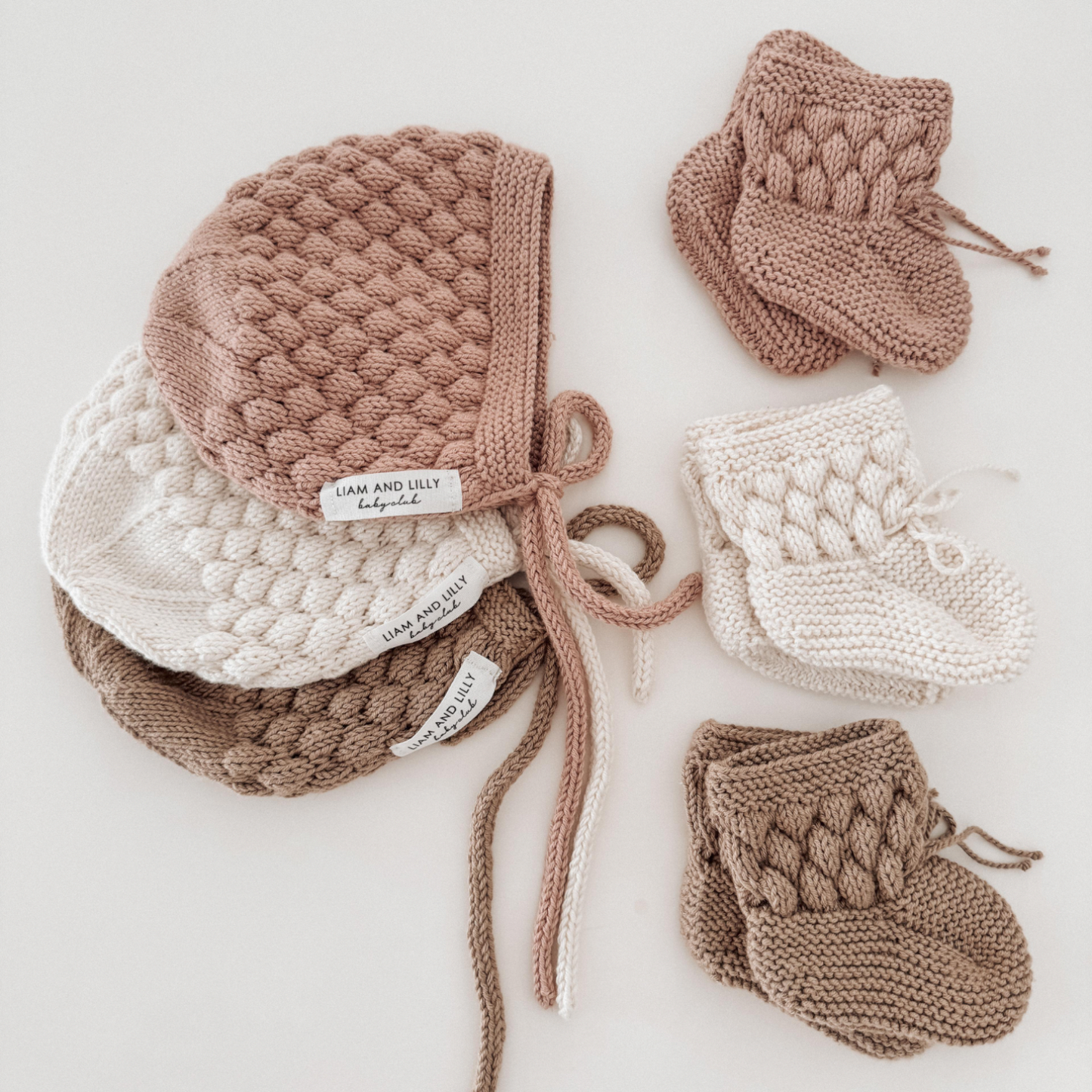 Perla bonnet & socks set