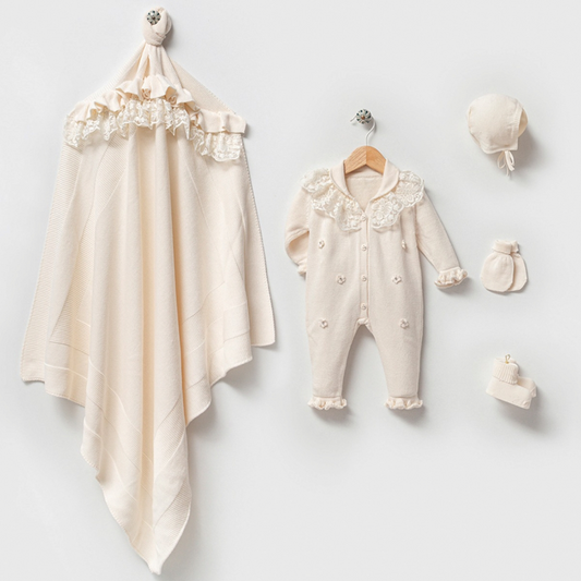 Newborn Giftset with lace, flowers and ruffles