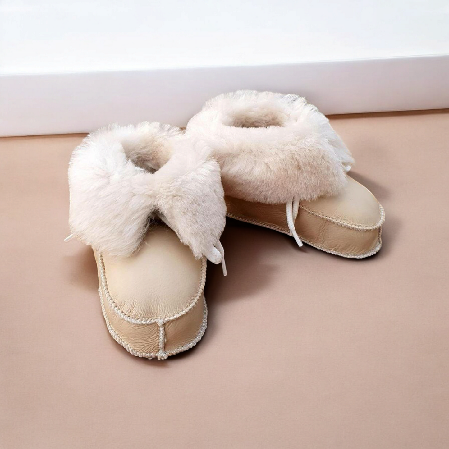 Leather booties with fur