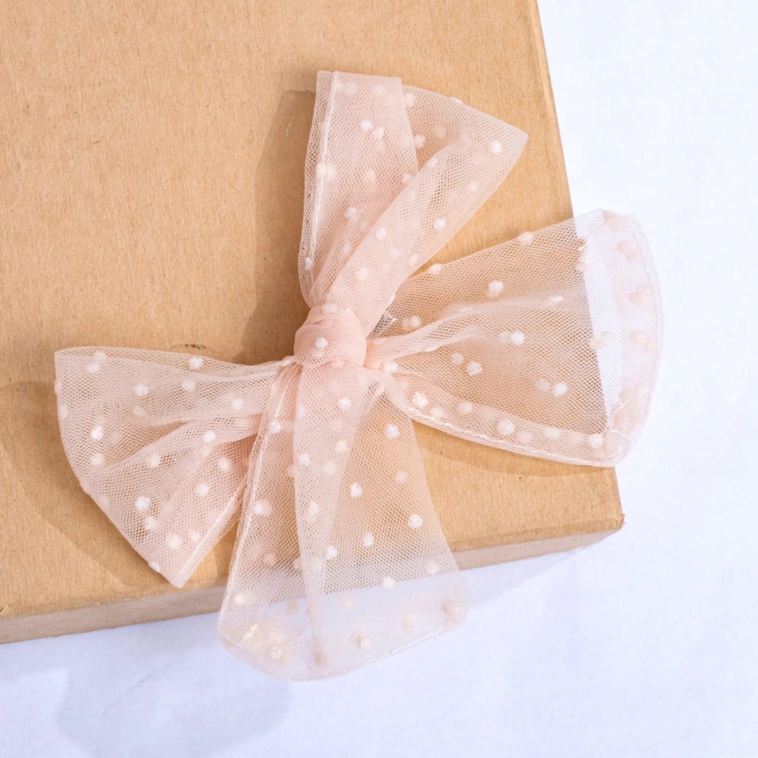 Blush hairclip