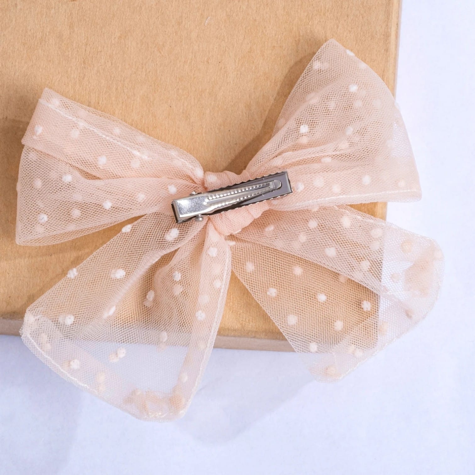 Blush hairclip
