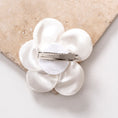 Load image into Gallery viewer, Pearl blossom hairclip - Liam & Lilly
