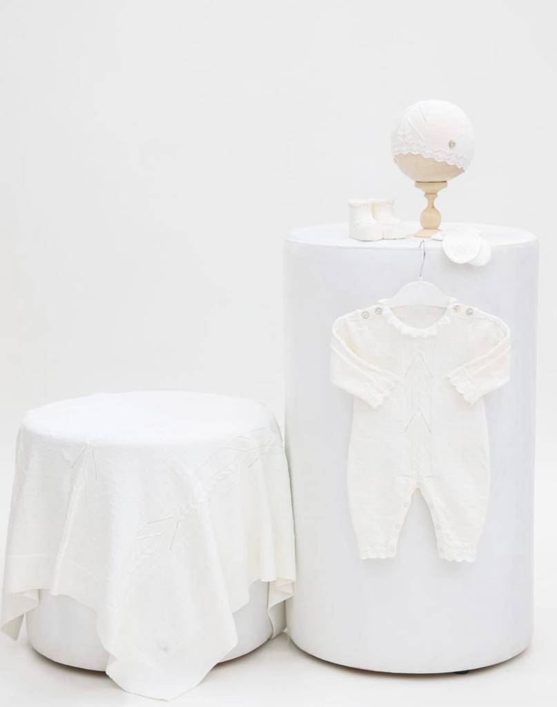 Newborn white five-pieces babygirl giftset