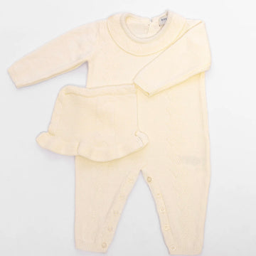 Off white babysuit with a hat