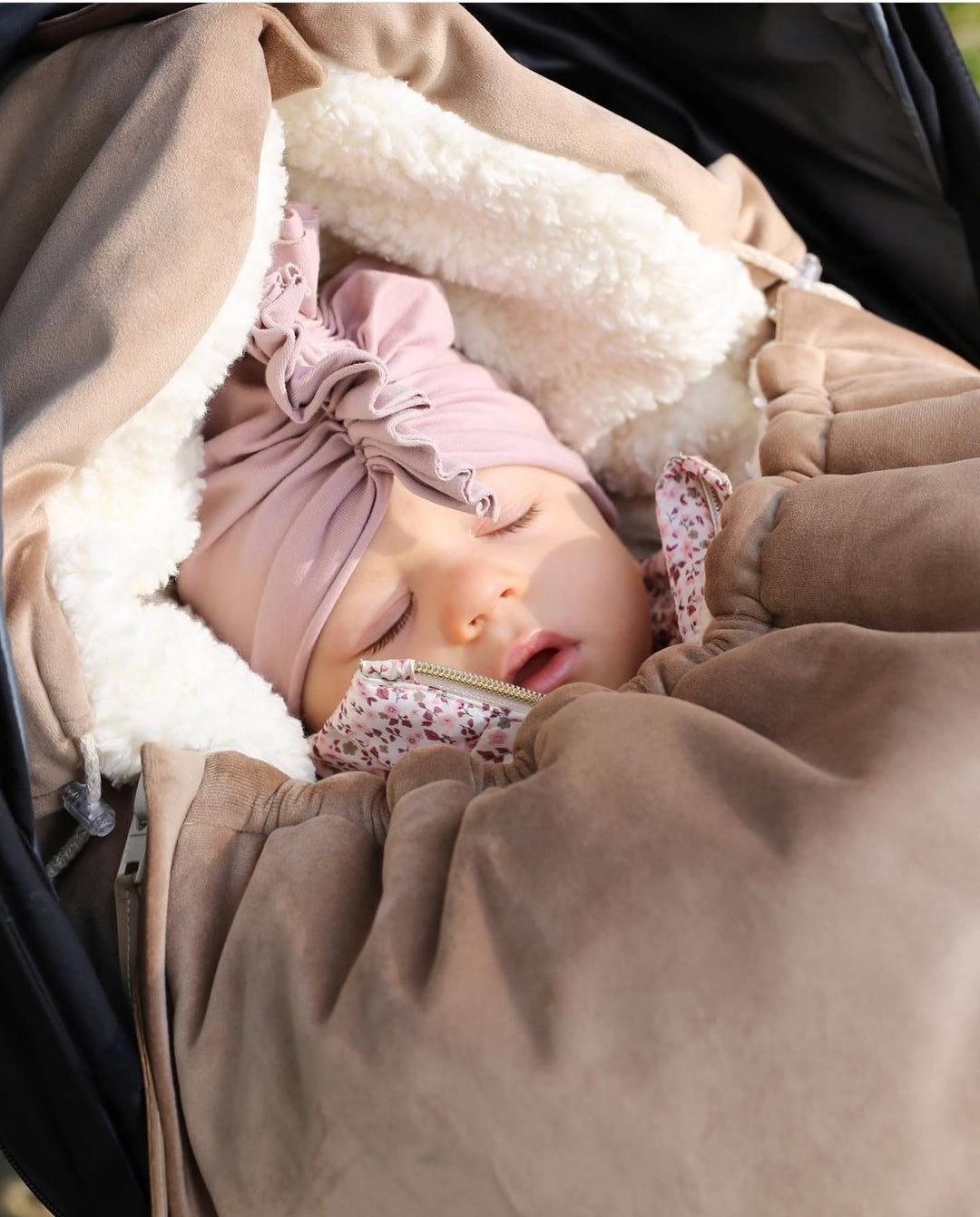 Car or pram beige baby wrap - Liam & Lilly