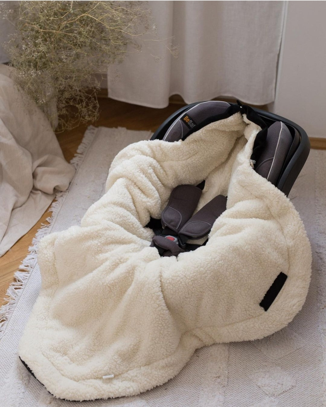 Car or pram black baby wrap - Liam & Lilly